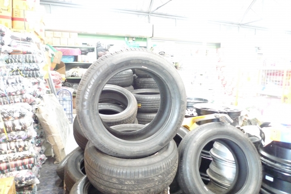 ยางใหม่ Michelin 235/55R18 ตกปี ไม่เคยลงดิน มี 3 เส้น ขาย 3500 บาท