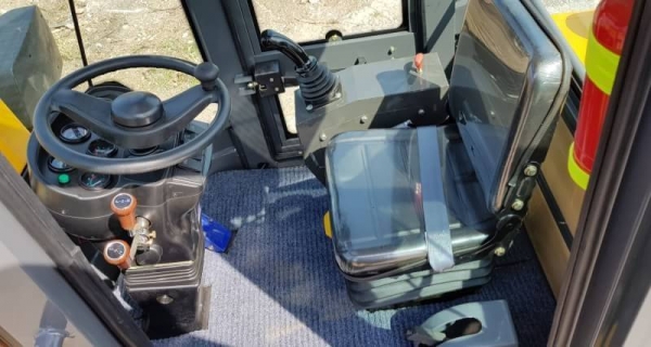 ขายด่วนรถตักSCHMELZER-922HLเอวอ่อนขับ4ล้อเกียรท็อกโลฮายรถนำเข้าขนาดใหญ่ตัก1.5คิวยกสูง4.5เมตรตักขึ้นรถ10ล้อได้รถใหม่แกะกล่อง100\%นำเข้ายังไม่ได้ใช้งานจากจีน