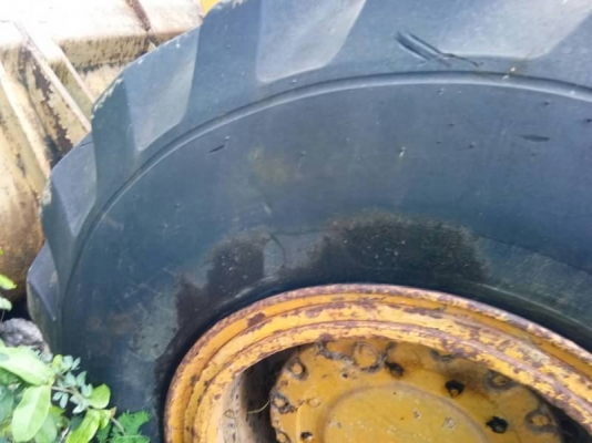 รถตักล้อยาง