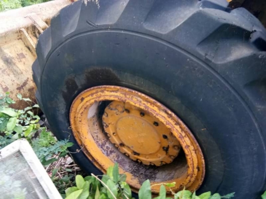 รถตักล้อยาง