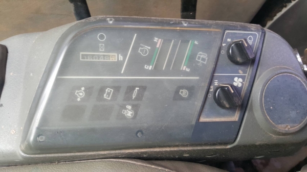 ขาย แบคโฮ KOMATSU PC60-7 มีไลน์แย็ก เอกสารใบซื้อขาย เครื่องเดิม ปั้มดีทำงานเร็ว ช่วงล่างเต็ม ราคาต่อรองได้ครับ