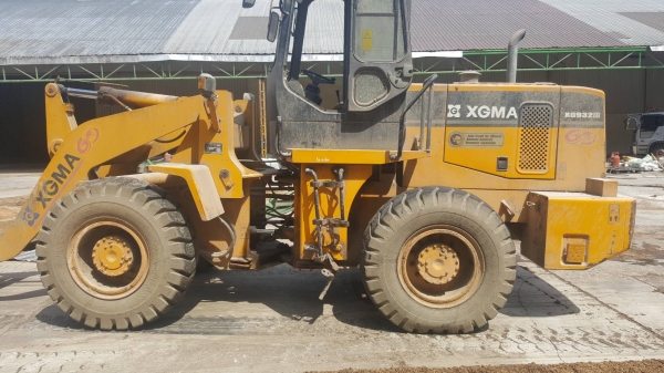 ขาย รถตัก XGMA รุ่น XG932III ออกห้างมือเดียวปี 54 เครื่องดี เกียร์ดี ยางเต็ม รถใช้งานอยู่ประจำ ราคาต่อรองได้