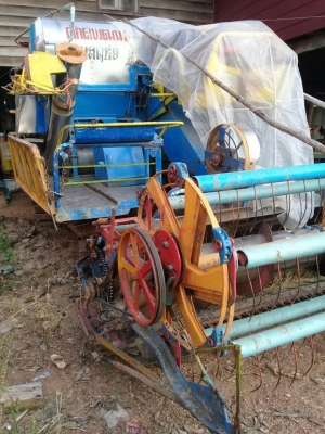 ขายรถเกี่ยวข้าว ศักดิ์พัฒนารองกระสอบ เครื่อง175 ช่วงล่างสวิง ปั๊ม22