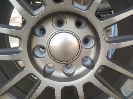 แม็กใหม่ขอบ 15 เพียง 6900 บาท พร้อมยางไทยปี18 11400 บาท พร้อมติดตั้ง