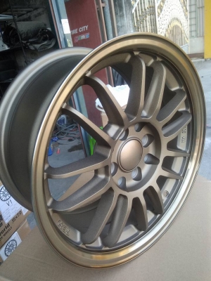 แม็กใหม่ขอบ 15 เพียง 6900 บาท พร้อมยางไทยปี18 11400 บาท พร้อมติดตั้ง