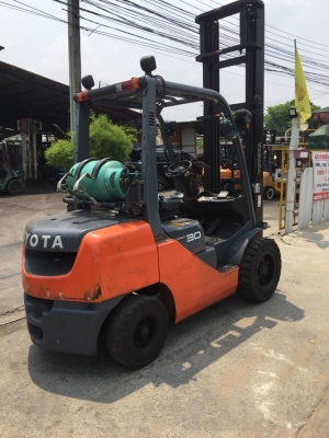 TOYOTA 8FG30  รถนอกเก่าญี่ปุ่น รถขนาด 3 ตัน เสา 5 เมตร เกียร์ออโต้