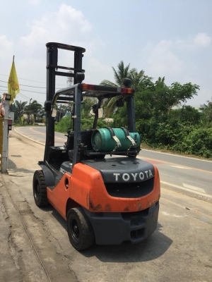 TOYOTA 8FG30  รถนอกเก่าญี่ปุ่น รถขนาด 3 ตัน เสา 5 เมตร เกียร์ออโต้