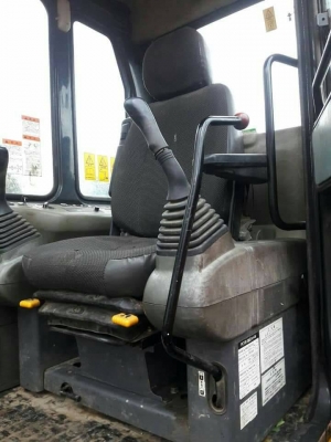 ขายจ้า..KOMATSU PC120-6  เก่านอกแท้  สภาพสวย เดิมๆ  เครื่องปั๊มดี  7,XXX  ชั่วโมง  โทร 089-7462641  สุวรรณี