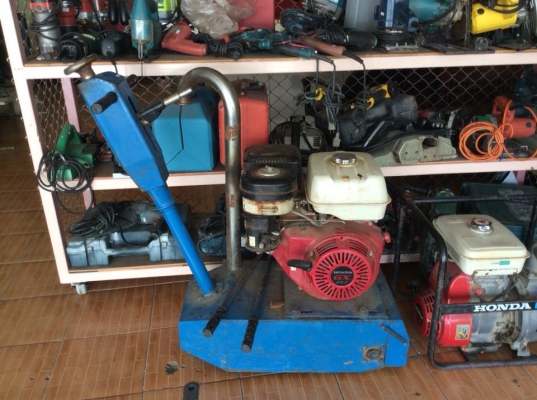 เครื่องขัดพื้นไม้ปาร์เก้ หลุดจำนำ ใช้เครื่องยนต์honda gx390 สภาพสวย