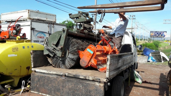 tractor-backhoe จัดส่ง แปรงกวาดถนน และ โรตารี่ เก่าญี่ปุ่น ไปกาฬสินธ์ุ ครับ ขอบคุณมากครับ tractor-backhoe จัดส่ง แปรงกวาดถนน และ โรตารี่ เก่าญี่ปุ่น ไปกาฬสินธ์ุ ครับ ขอบคุณมากครับ