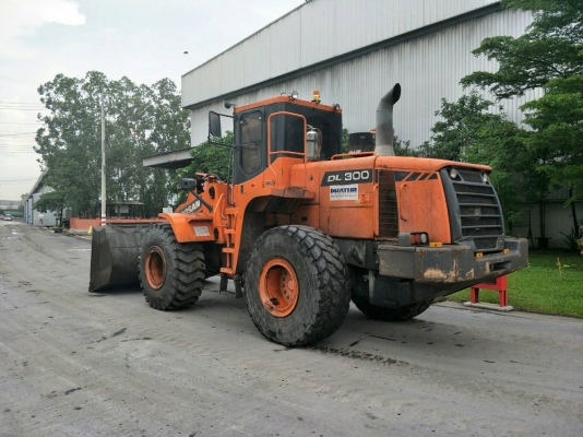 ขายรถตักล้อยาง DOOSAN รุ่น DL300