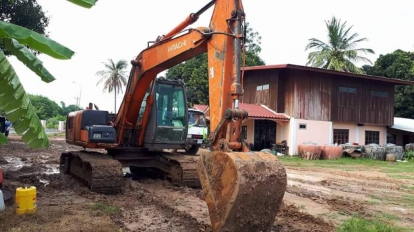 HITACHI ZX 110
