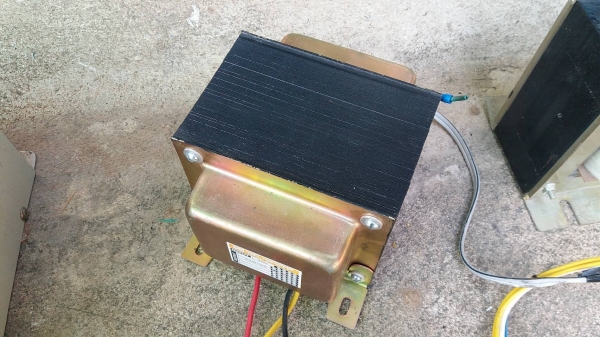 ขายหม้อแปลงไฟ INPUT 220V OUTPUT 100 - 110V