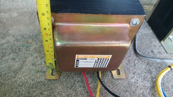 ขายหม้อแปลงไฟ INPUT 220V OUTPUT 100 - 110V