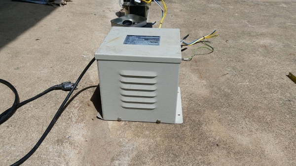 ขายหม้อแปลงไฟ INPUT 220V OUTPUT 100 - 110V  กำลัง 2000 วัตต์