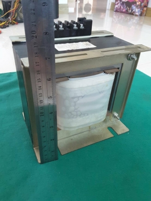 หม้อแปลงไฟ เข้า 220V ออก 110V ขนาด 1,500 วัตต์