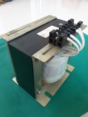 หม้อแปลงไฟ เข้า 220V ออก 110V ขนาด 1,500 วัตต์