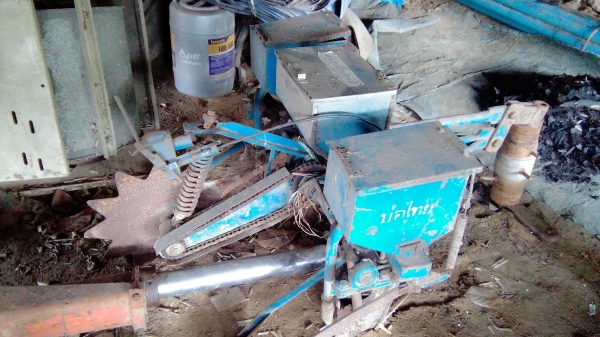 เครื่องหยอดข้าวโพดรถไถเดินตาม