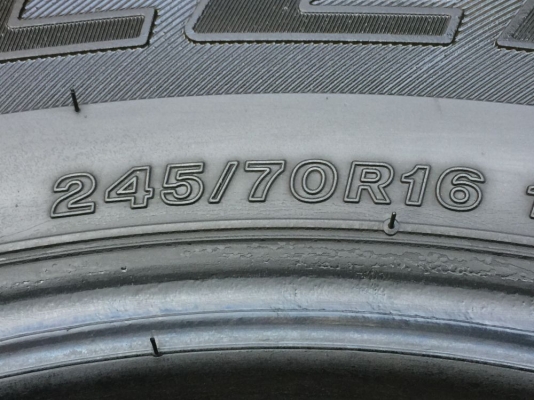 ยาง Bridgestone 245 70 16 ปลายปี17 ดอกเต็ม ไม่มีปะ ใช้ยาว ราคาไม่แพง
