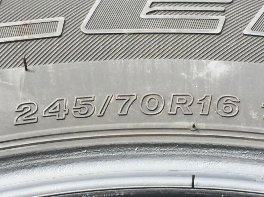ยาง Bridgestone 245 70 16 ปลายปี17 ดอกเต็ม ไม่มีปะ ใช้ยาว ราคาไม่แพง