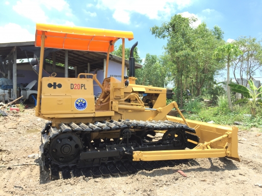 ต้องการขายรถแทร็กเตอร์D2-5PL ซื้อมาดันบ่อกุ้งไม่ค่อยได้ใช้ เปลี่ยนใบมีดใหม่ โซ่ใหม่ ลอลเลอร์ใหม่ เฟืองใหม่ ล้อนำเก่าญี่ปุ่น เครื่องดีไม่มีไอ หม้อน้ำทะลวงใหม่ ระบบเลี้ยวดีมาก เกียร์เดินหน้าถอยหลังดี เชคถ่ายน้ำมันพร้อมใช้งาน ราคาต่อรองคุยกันได้ โทร061661302