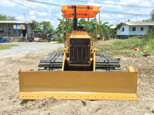 ต้องการขายรถแทร็กเตอร์D2-5PL ซื้อมาดันบ่อกุ้งไม่ค่อยได้ใช้ เปลี่ยนใบมีดใหม่ โซ่ใหม่ ลอลเลอร์ใหม่ เฟืองใหม่ ล้อนำเก่าญี่ปุ่น เครื่องดีไม่มีไอ หม้อน้ำทะลวงใหม่ ระบบเลี้ยวดีมาก เกียร์เดินหน้าถอยหลังดี เชคถ่ายน้ำมันพร้อมใช้งาน ราคาต่อรองคุยกันได้ โทร061661302