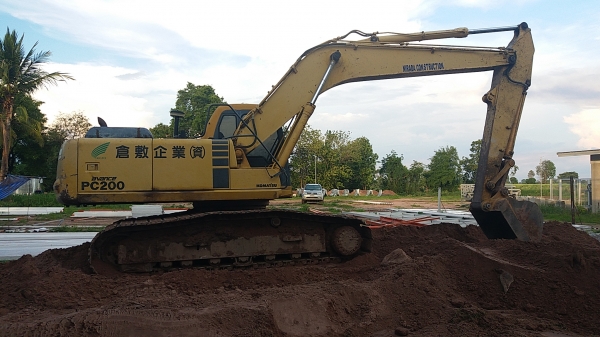 ขาย 735,000 KOMATSU pc 200-6 สเป๊ก JAPAN เครื่องดี ปั้มแรง เอวแน่น ช่วงล่างเต็ม รถสวยพร้อมใช้ เอกสารแจ้งจำหน่าย รถกำลังทำงานอยู่ รถอยู่ โคราช 090-772-3710 090-772-3708