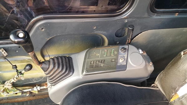 ขาย 735,000 KOMATSU pc 200-6 สเป๊ก JAPAN เครื่องดี ปั้มแรง เอวแน่น ช่วงล่างเต็ม รถสวยพร้อมใช้ เอกสารแจ้งจำหน่าย รถกำลังทำงานอยู่ รถอยู่ โคราช 090-772-3710 090-772-3708