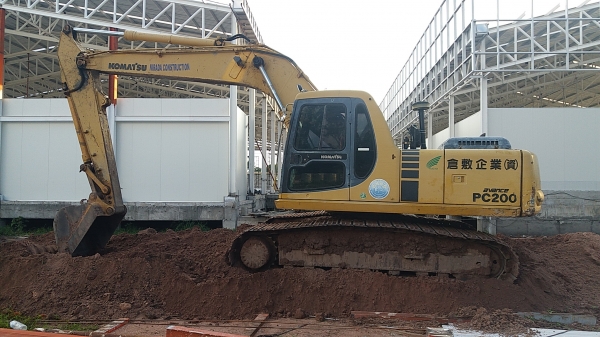 ขาย 735,000 KOMATSU pc 200-6 สเป๊ก JAPAN เครื่องดี ปั้มแรง เอวแน่น ช่วงล่างเต็ม รถสวยพร้อมใช้ เอกสารแจ้งจำหน่าย รถกำลังทำงานอยู่ รถอยู่ โคราช 090-772-3710 090-772-3708