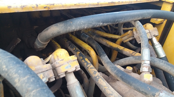 ขาย 735,000 KOMATSU pc 200-6 สเป๊ก JAPAN เครื่องดี ปั้มแรง เอวแน่น ช่วงล่างเต็ม รถสวยพร้อมใช้ เอกสารแจ้งจำหน่าย รถกำลังทำงานอยู่ รถอยู่ โคราช 090-772-3710 090-772-3708