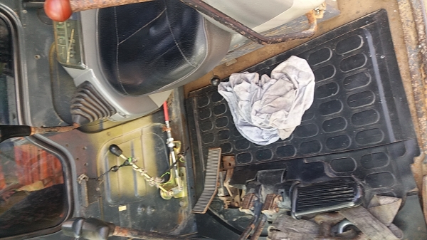 ขาย 735,000 KOMATSU pc 200-6 สเป๊ก JAPAN เครื่องดี ปั้มแรง เอวแน่น ช่วงล่างเต็ม รถสวยพร้อมใช้ เอกสารแจ้งจำหน่าย รถกำลังทำงานอยู่ รถอยู่ โคราช 090-772-3710 090-772-3708