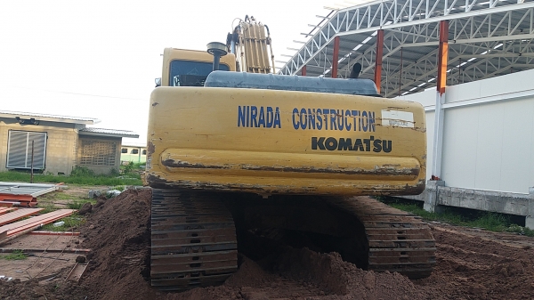 ขาย 735,000 KOMATSU pc 200-6 สเป๊ก JAPAN เครื่องดี ปั้มแรง เอวแน่น ช่วงล่างเต็ม รถสวยพร้อมใช้ เอกสารแจ้งจำหน่าย รถกำลังทำงานอยู่ รถอยู่ โคราช 090-772-3710 090-772-3708