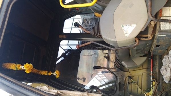 ขาย 735,000 KOMATSU pc 200-6 สเป๊ก JAPAN เครื่องดี ปั้มแรง เอวแน่น ช่วงล่างเต็ม รถสวยพร้อมใช้ เอกสารแจ้งจำหน่าย รถกำลังทำงานอยู่ รถอยู่ โคราช 090-772-3710 090-772-3708