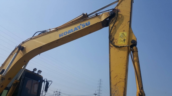 ขาย 1,190,000 KOMATSU pc 130-8 ทำงาน 11,000 ชม.ไฟฟ้าครบ เตรื่องดี ปั้มแรง เอวแน่น ช่งงล่างเต็ม เอกสารแจ้งจำหน่าย รถพร้อมใช้ รถอยู่ สุพรรณบุรี 090-772-3710 090-772-3708