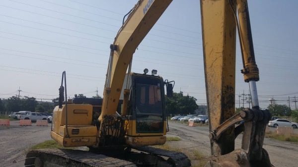 ขาย 1,190,000 KOMATSU pc 130-8 ทำงาน 11,000 ชม.ไฟฟ้าครบ เตรื่องดี ปั้มแรง เอวแน่น ช่งงล่างเต็ม เอกสารแจ้งจำหน่าย รถพร้อมใช้ รถอยู่ สุพรรณบุรี 090-772-3710 090-772-3708