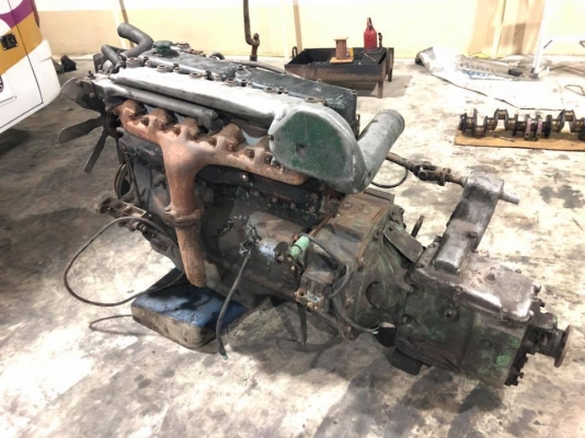 ขายเครื่องพร้อมเกียร์ Benz 210 แรงม้า