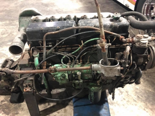 ขายเครื่องพร้อมเกียร์ Benz 210 แรงม้า