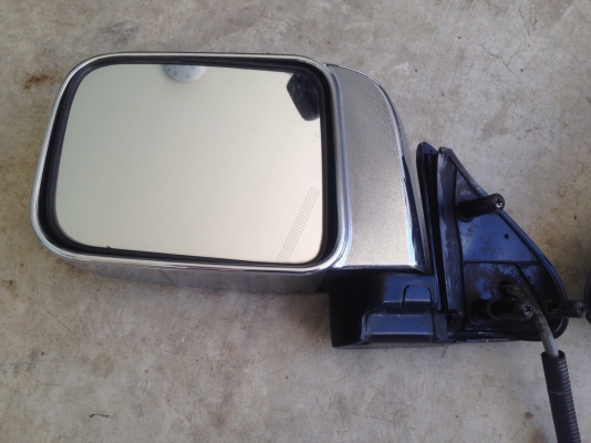 กระจกมองข้างปรับไฟฟ้า nissan ฟรอนเทีย แท้ถอดใส่ big-m  คู่ละ2900บาท