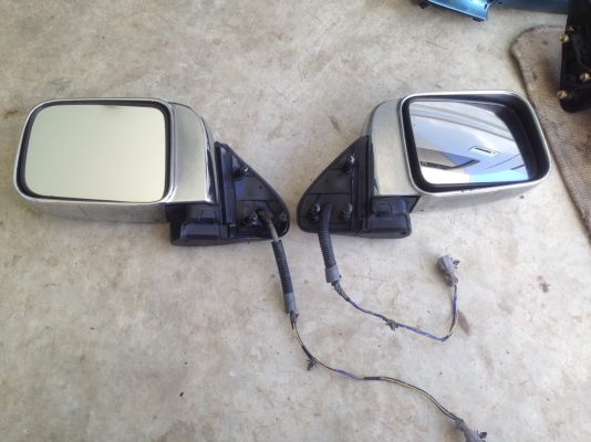 กระจกมองข้างปรับไฟฟ้า nissan ฟรอนเทีย แท้ถอดใส่ big-m  คู่ละ2900บาท