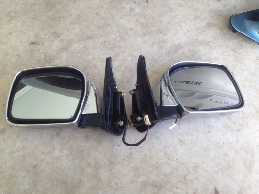 กระจกมองข้าง toyota hilux tiger แท้ถอด คู่ละ2500บาท