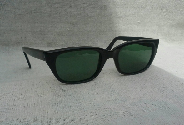 แว่นตาวินเทจ 'เนิร์ด' อิตาเลียนแฮนด์เมด ยุค '70s Vintage SAFILO handmade in Italy แว่นตาวินเทจ 'เนิร์ด' อิตาเลียนแฮนด์เมด ยุค '70s Vintage SAFILO handmade in Italy