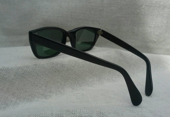 แว่นตาวินเทจ 'เนิร์ด' อิตาเลียนแฮนด์เมด ยุค '70s Vintage SAFILO handmade in Italy แว่นตาวินเทจ 'เนิร์ด' อิตาเลียนแฮนด์เมด ยุค '70s Vintage SAFILO handmade in Italy
