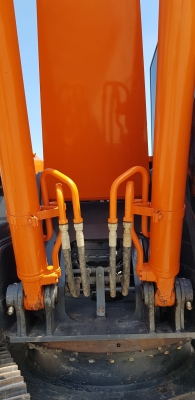 ขายดาวน์รถแบคโฮ HITACHI ZX200-5G ใช้งานเพียง 2 พันชั่วโมง สภาพนางฟ้า