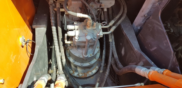 ขายดาวน์รถแบคโฮ HITACHI ZX200-5G ใช้งานเพียง 2 พันชั่วโมง สภาพนางฟ้า