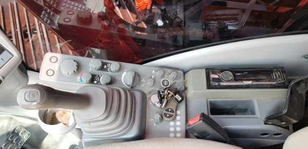 ขายดาวน์รถแบคโฮ HITACHI ZX200-5G ใช้งานเพียง 2 พันชั่วโมง สภาพนางฟ้า