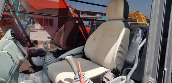 ขายดาวน์รถแบคโฮ HITACHI ZX200-5G ใช้งานเพียง 2 พันชั่วโมง สภาพนางฟ้า