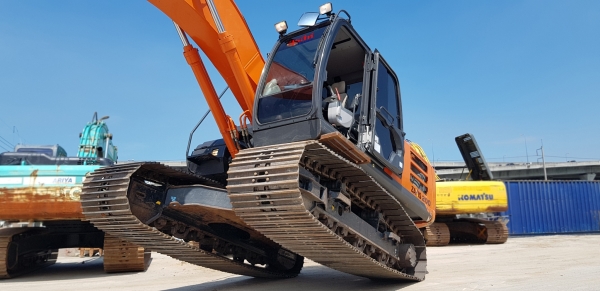 ขายดาวน์รถแบคโฮ HITACHI ZX200-5G ใช้งานเพียง 2 พันชั่วโมง สภาพนางฟ้า