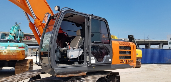 ขายดาวน์รถแบคโฮ HITACHI ZX200-5G ใช้งานเพียง 2 พันชั่วโมง สภาพนางฟ้า