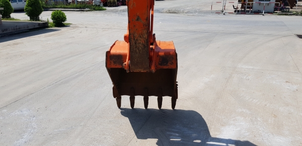 ขายดาวน์รถแบคโฮ HITACHI ZX200-5G ใช้งานเพียง 2 พันชั่วโมง สภาพนางฟ้า