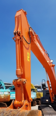 ขายดาวน์รถแบคโฮ HITACHI ZX200-5G ใช้งานเพียง 2 พันชั่วโมง สภาพนางฟ้า